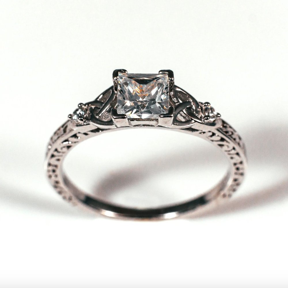 Vintage Sterling Silver Princess Cut Sterling Silver Cubic Zirconia Ring…